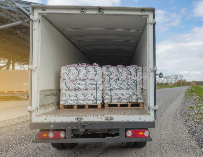 Negociación de los servicios de entrega de proveedores de empaque